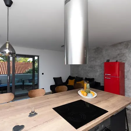 Luxury Apartman Tinel Mimice Exterior photo