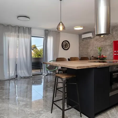 Luxury Apartman Tinel Mimice Exterior photo